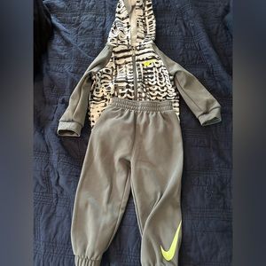 Nike Dri-Fit sweatsuit 18m